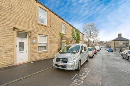 2 bedroom Mid Terrace House for sale