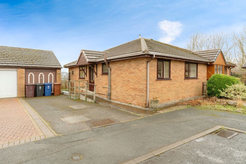 Main image of 2 bedroom Semi Detached Bungalow for sale, Oakwood Close, Burnley, Lancashire, BB10