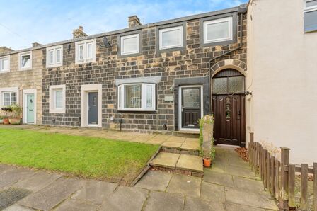 2 bedroom Mid Terrace House for sale