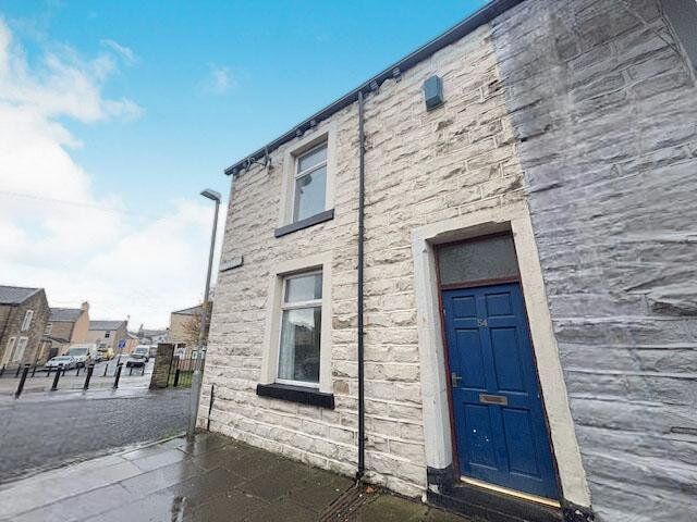 2 bedroom Mid Terrace House for sale