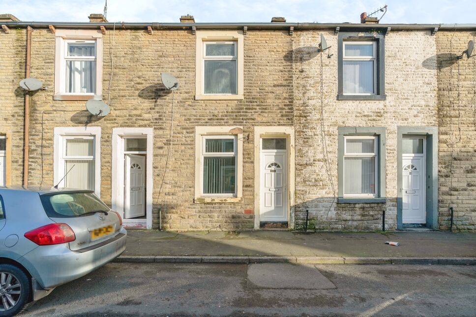 2 bedroom Mid Terrace House for sale