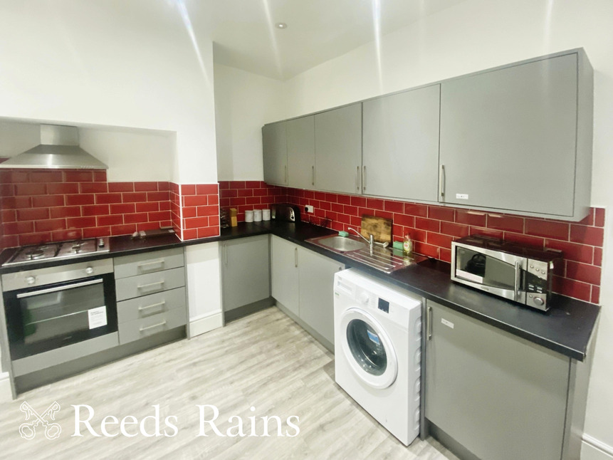 4 bedroom Mid Terrace House for sale