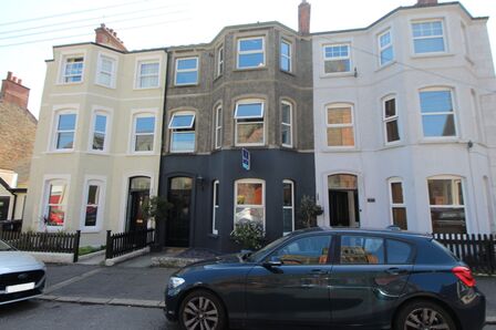 Kings Road, 5 bedroom Mid Terrace House for sale, £250,000