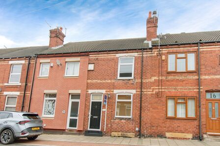 2 bedroom Mid Terrace House for sale