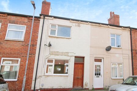 2 bedroom Mid Terrace House for sale