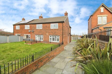 Leeds Road, 3 bedroom Semi Detached House for sale, £320,000