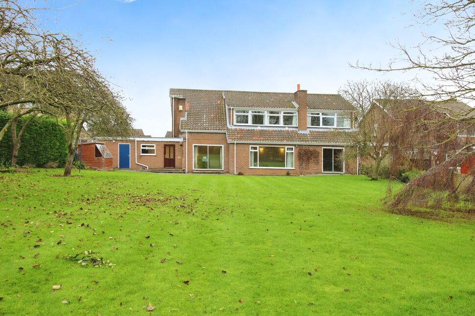 Main image of 4 bedroom Detached Bungalow to rent, Ledgate Lane, Burton Salmon, North Yorkshire, LS25