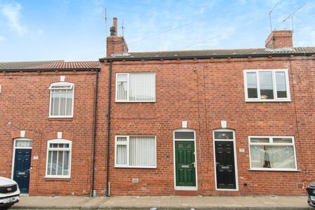 2 bedroom Mid Terrace House for sale