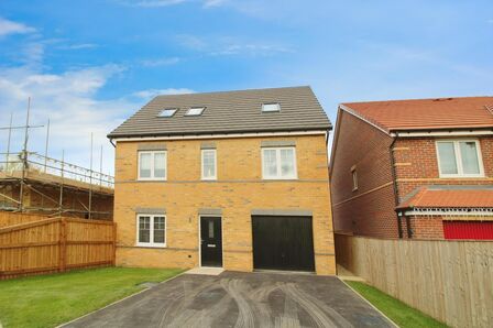 4 bedroom Detached House to rent