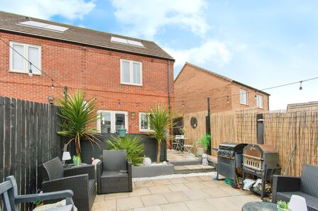 Redwing Close, 2 bedroom End Terrace House for sale, £180,000