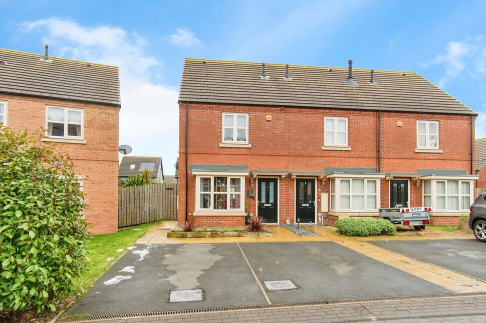 Main image of 2 bedroom End Terrace House for sale, Redwing Close, Castleford, West Yorkshire, WF10