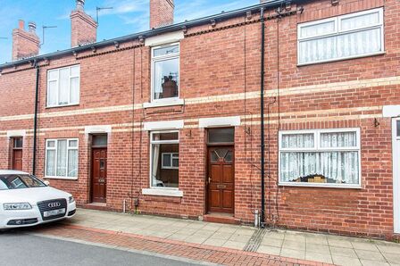 Glebe Street, 2 bedroom Mid Terrace House to rent, £750 pcm