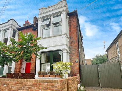 End Terrace Flat for sale