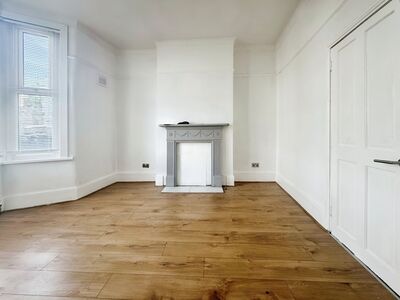 2 bedroom Semi Detached Flat to rent