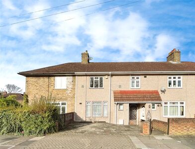 2 bedroom Mid Terrace House for sale