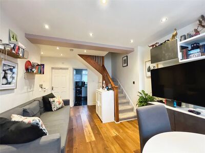 Broadfield Road, 2 bedroom  Flat for sale, £300,000