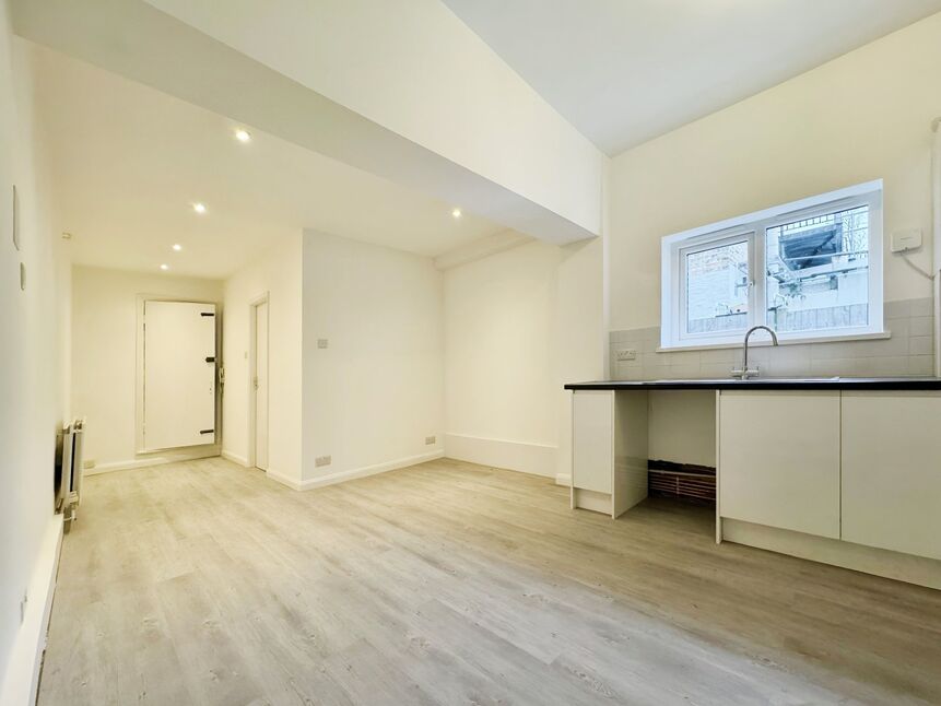 Main image of 1 bedroom  Flat to rent, Brockley Road, London, SE4