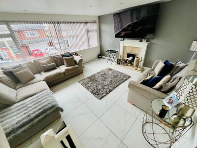 4 bedroom Mid Terrace House for sale