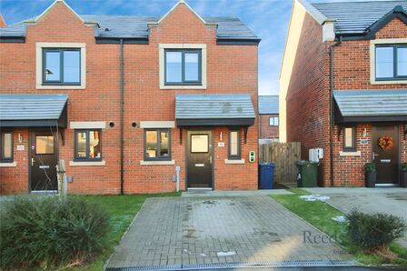 Broadfield Meadows, 2 bedroom Semi Detached House for sale, £161,000