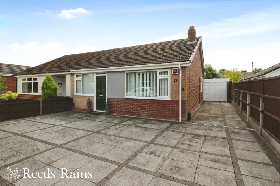 2 bedroom Semi Detached Bungalow for sale