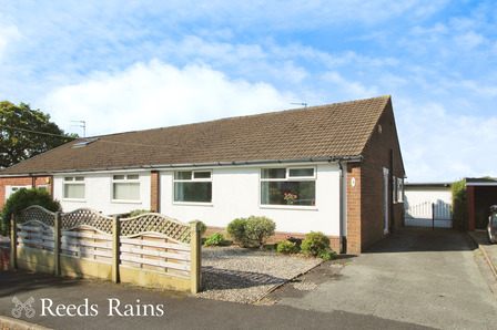 2 bedroom Semi Detached Bungalow for sale