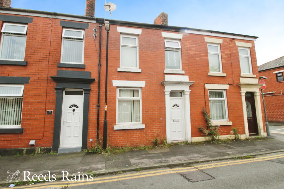 3 bedroom Mid Terrace House for sale