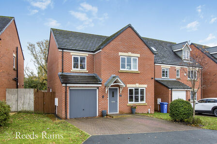 Chancery Fields, 4 bedroom Detached House for sale, £315,000