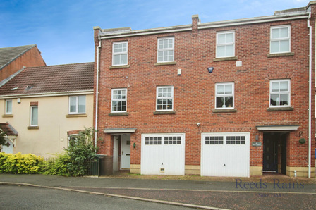 Main Street, 4 bedroom Mid Terrace House to rent, £1,200 pcm