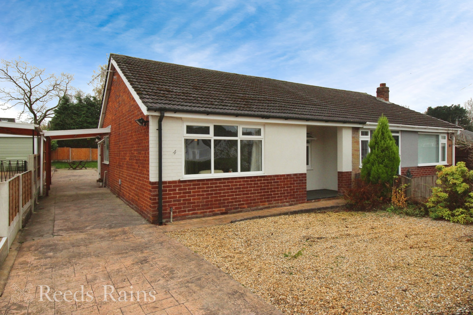 2 bedroom Semi Detached Bungalow for sale