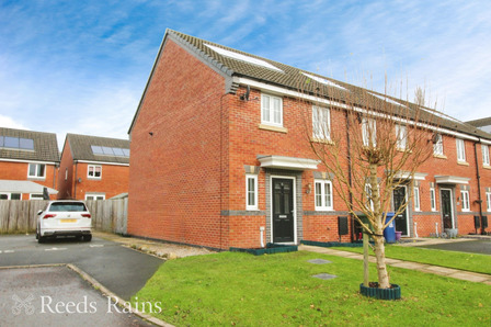 Ackhurst Wood Close, 3 bedroom End Terrace House to rent, £1,200 pcm