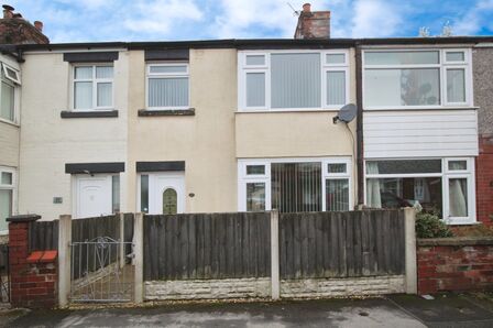 Mayfield Road, 3 bedroom Mid Terrace House to rent, £850 pcm