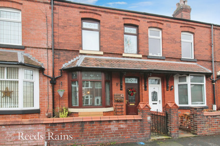 3 bedroom Mid Terrace House for sale