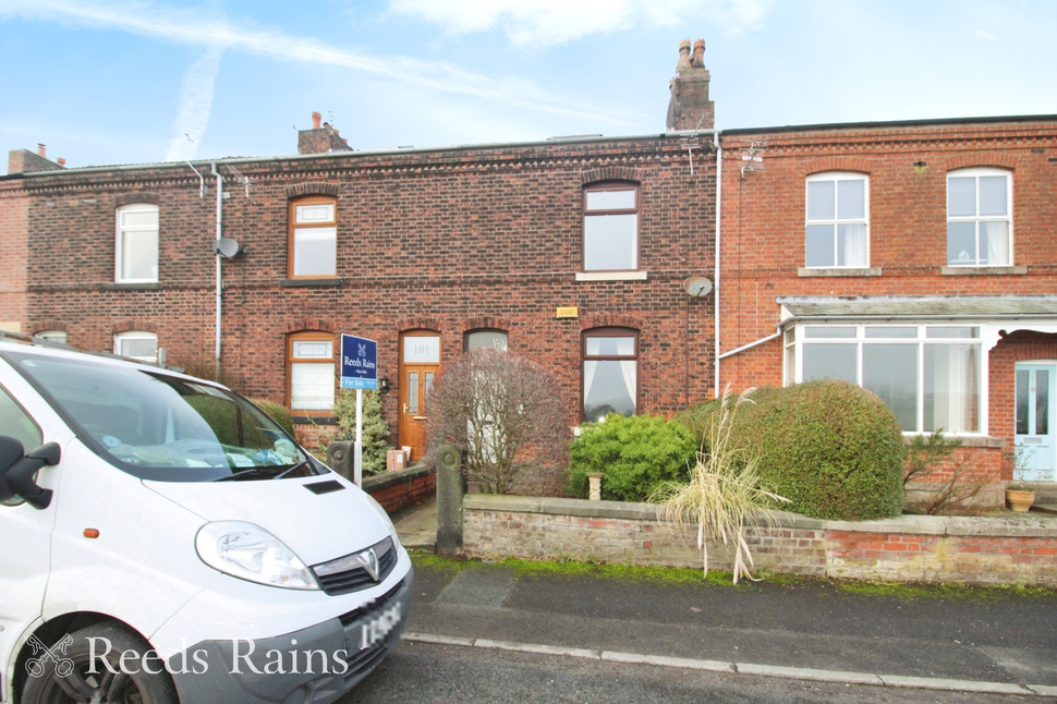 3 bedroom Mid Terrace House for sale