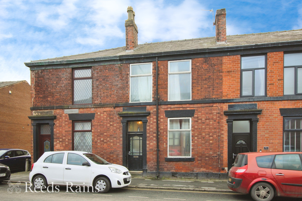 4 bedroom Mid Terrace House for sale