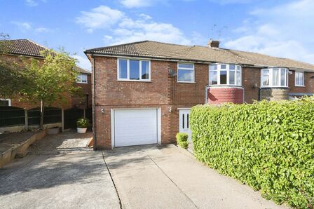 Davids Drive, 4 bedroom Semi Detached House to rent, £950 pcm