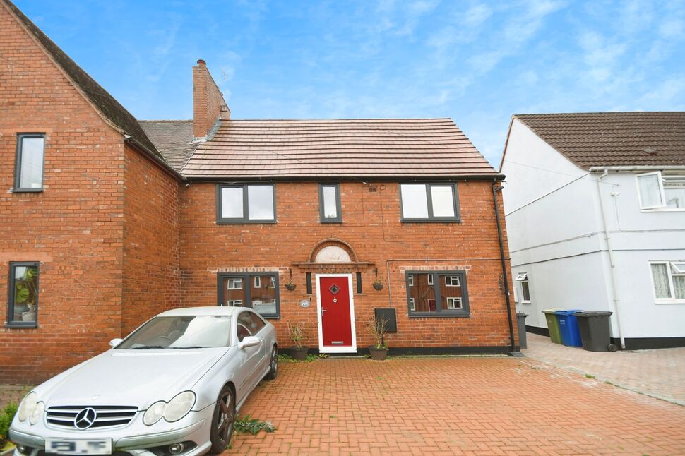 Main image of 3 bedroom Semi Detached House for sale, Hunloke Avenue, Chesterfield, Derbyshire, S40