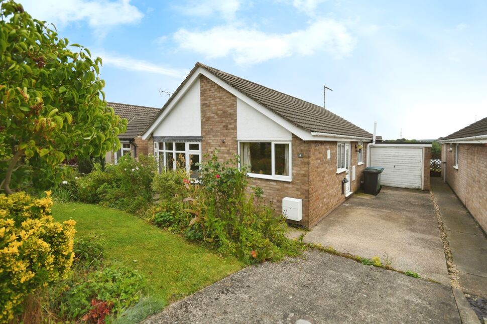 2 bedroom Detached Bungalow for sale