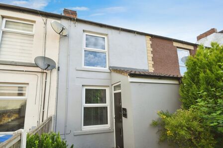 Ringwood Road, 2 bedroom Mid Terrace House for sale, £120,000