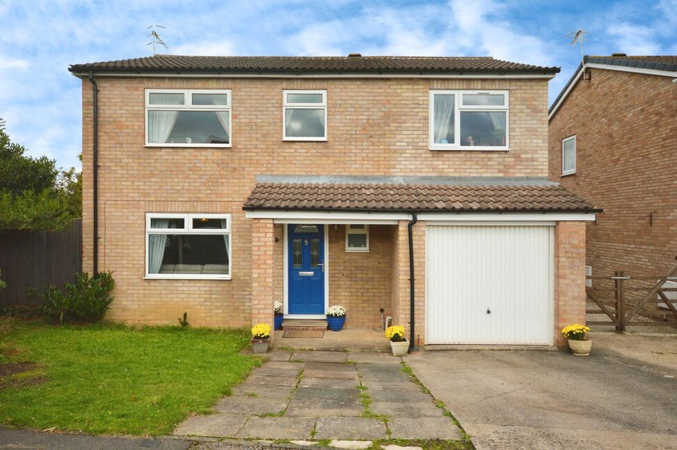 Main image of 4 bedroom Detached House for sale, Weston Close, Chesterfield, Derbyshire, S40