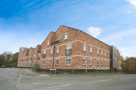 Wain Avenue, 2 bedroom  Flat for sale, £120,000