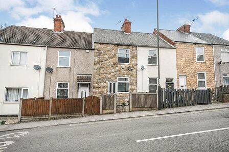 Station Road, 2 bedroom Mid Terrace House to rent, £775 pcm