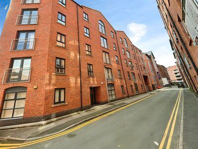 Russell Street, 2 bedroom  Flat for sale, £135,000