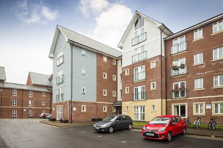 Saddlery Way, 2 bedroom  Flat for sale, £200,000