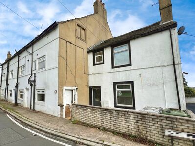 2 bedroom Mid Terrace House for sale