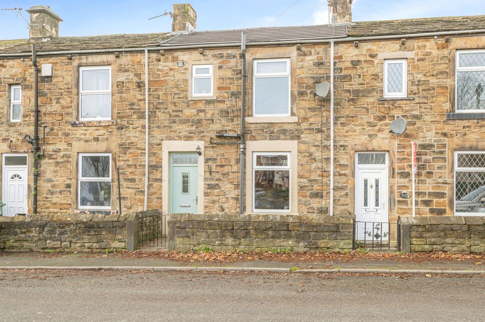 Main image of 2 bedroom Mid Terrace House for sale, Oxford Road, Gomersal, West Yorkshire, BD19