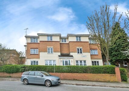 Queen Street, 2 bedroom  Flat for sale, £107,500