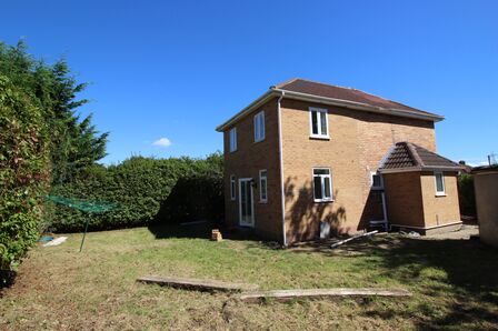 Buxton Walk, 6 bedroom Semi Detached House to rent, £3,000 pcm