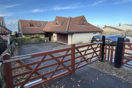 Down Road, 5 bedroom Detached House for sale, £975,000