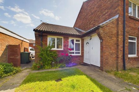 Tutton Way, 1 bedroom End Terrace Bungalow for sale, £190,000