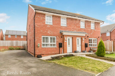 Pine Way, 3 bedroom Semi Detached House for sale, £275,000